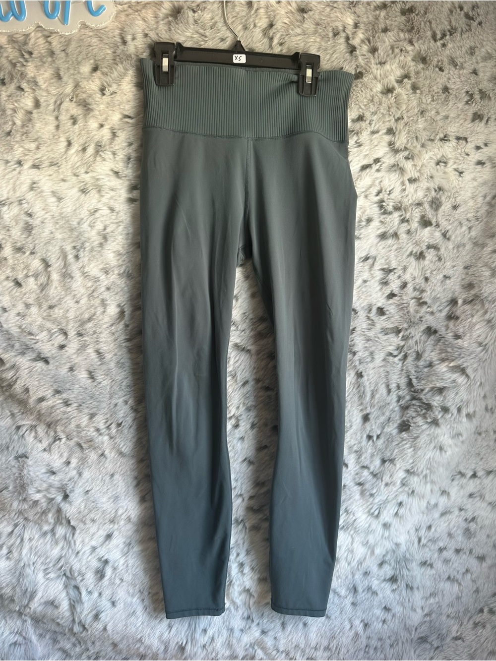 113. Vuori Legging Small w ribbed waistline